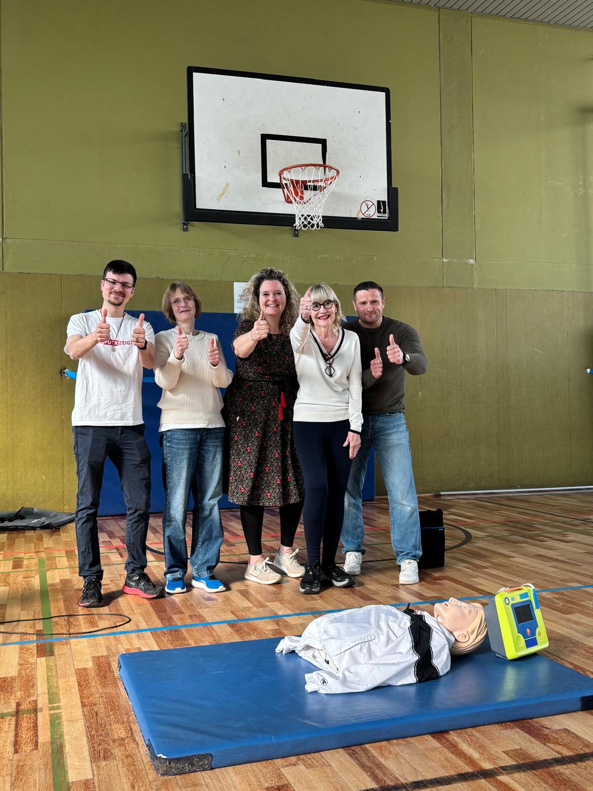 Teamfoto eines Erste-Hilfe-Kurses